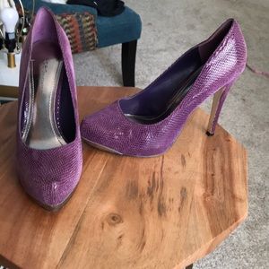BCBGeneration purple pumps